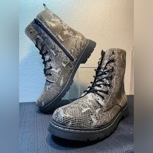 Snake Print Combat Boots 8.5 Women’s